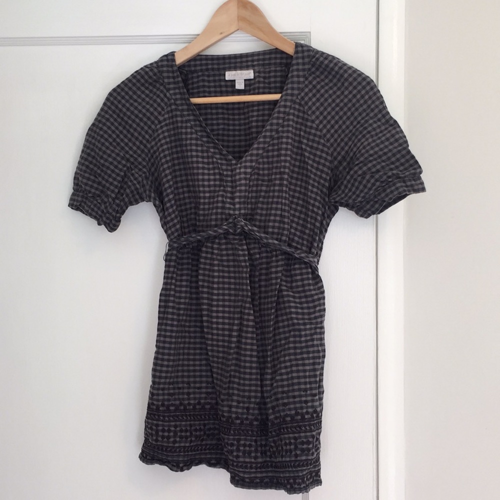 A pea in the pod maternity blouse